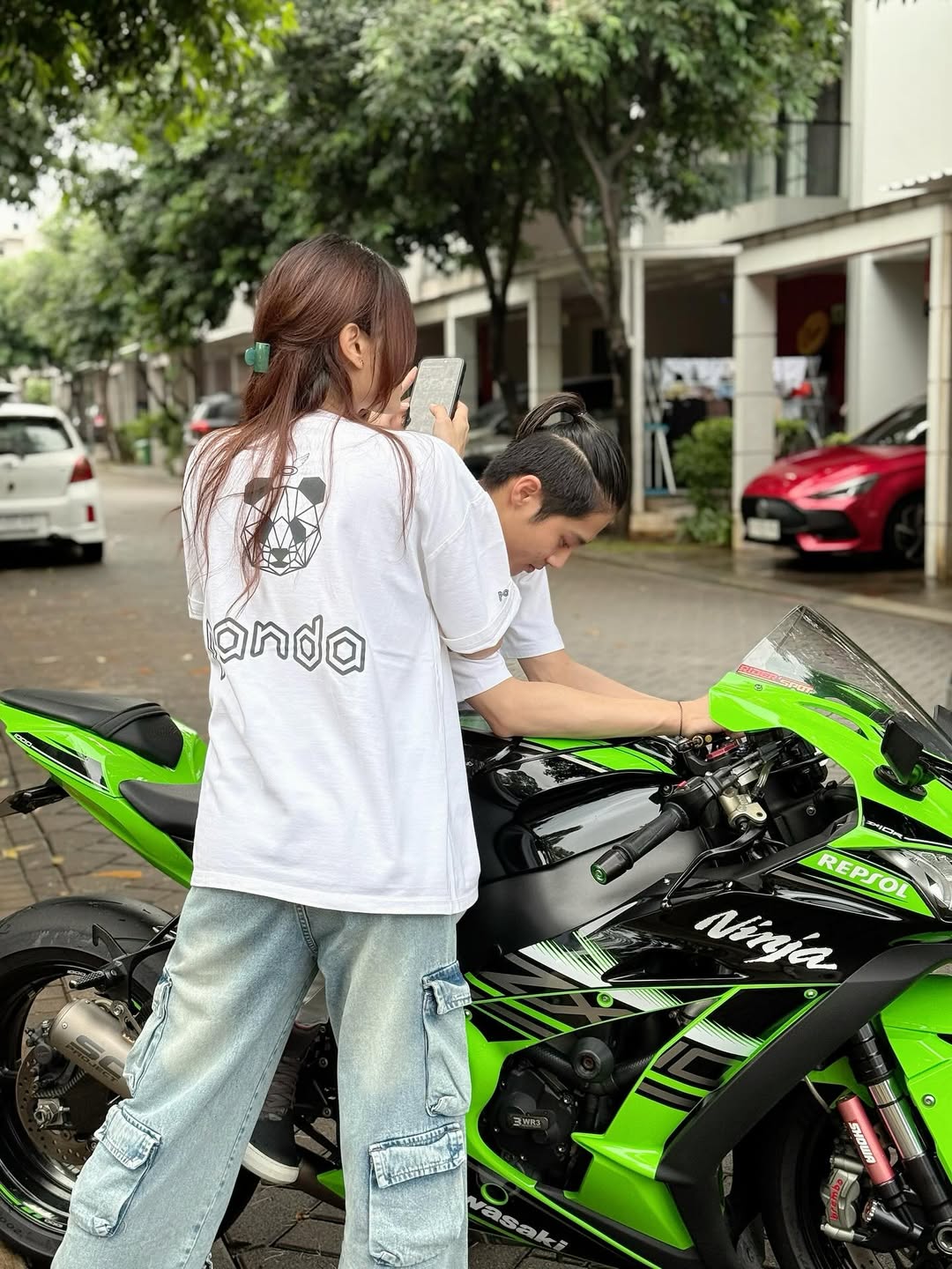 DJ Panda bersama wanita diduga bernama Dinda, pacar barunya. [Instagram]